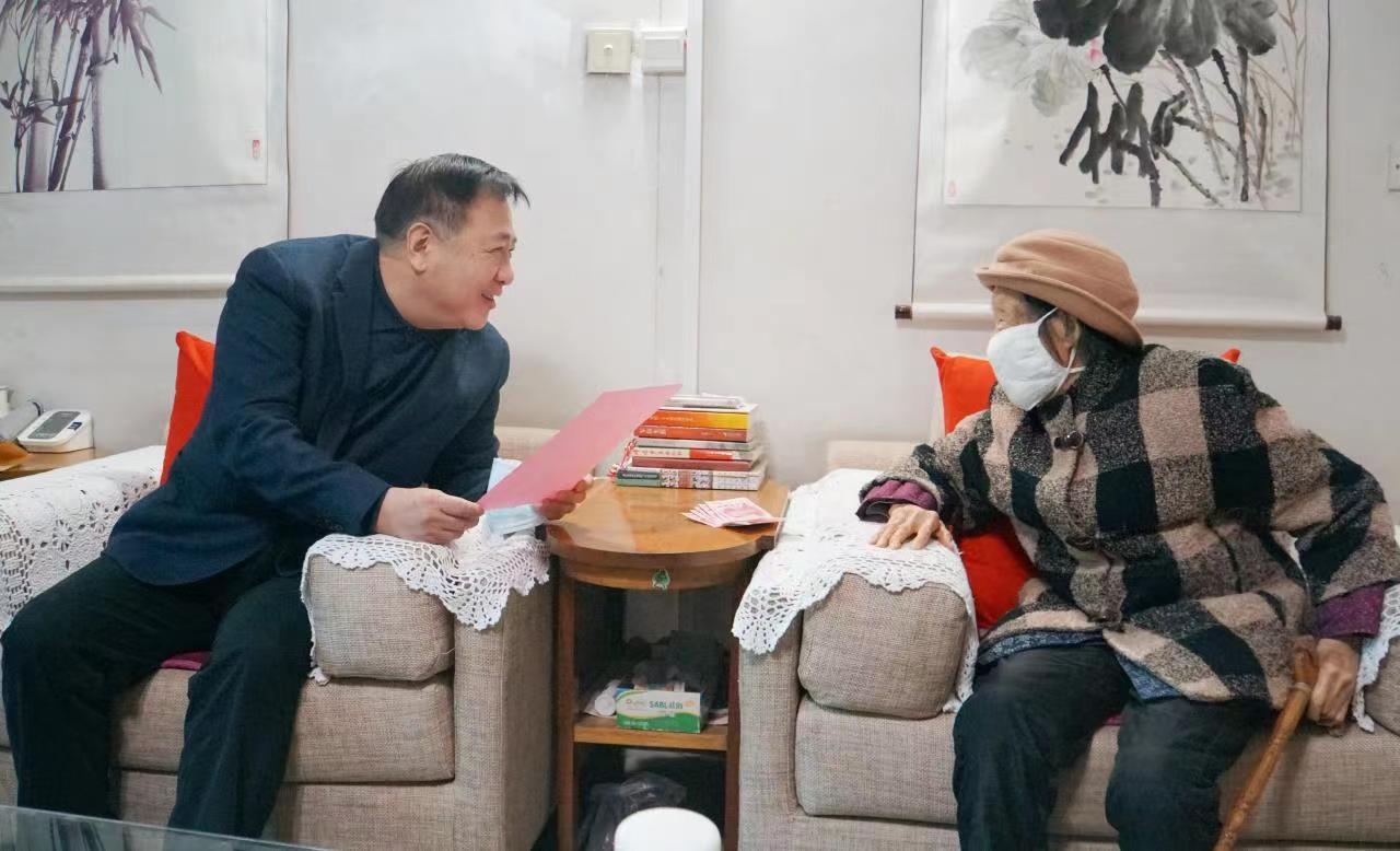情下废干部 慰问暖人心 ——抖圈集团发展春节前走访慰问